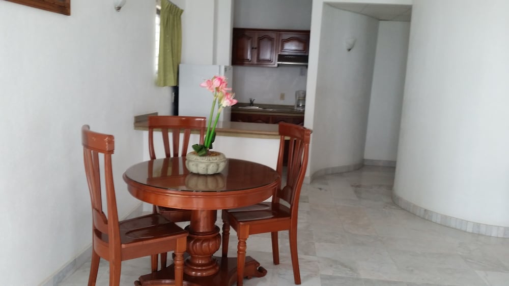 The Alondra Hotel 45/58