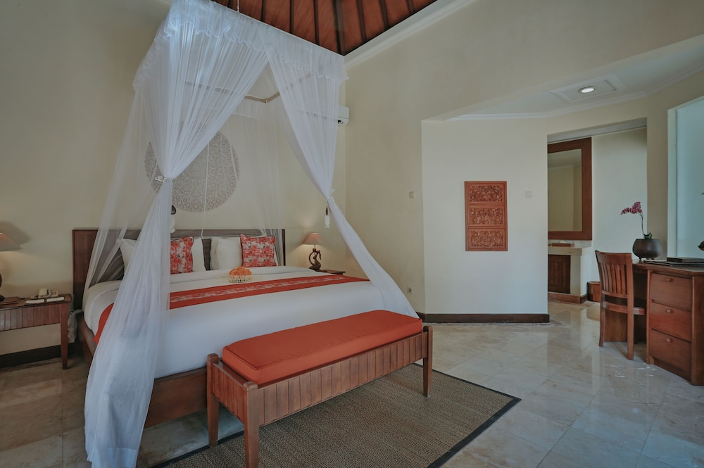 Parigata Villas Resort 10/40