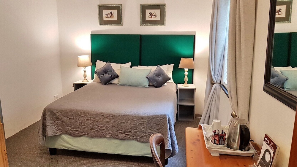 Six Valk Avenue Self Catering Guest House 10/50