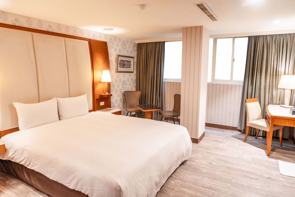 ROSE, DELUXE, SUITE, KING BED
