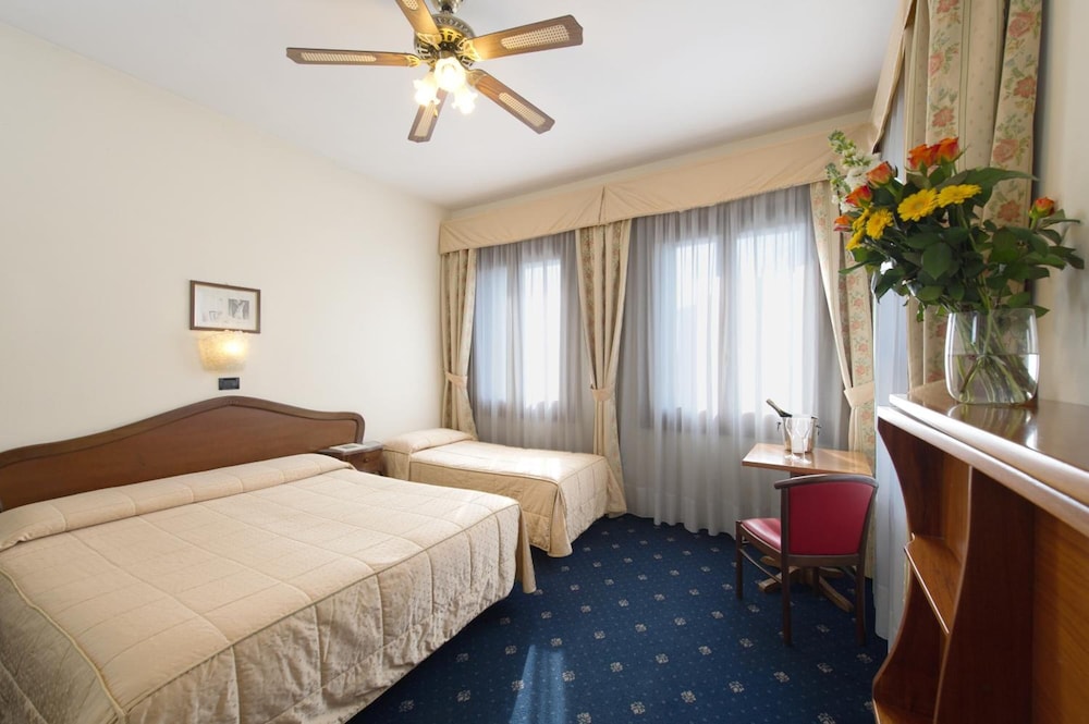 Hotel Cristallo 18/50