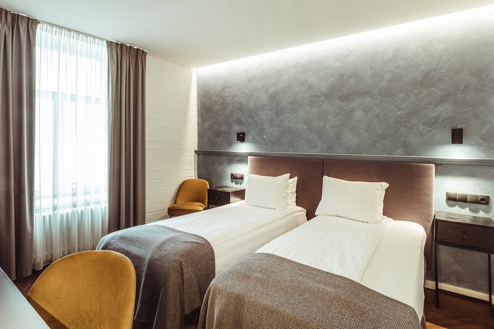 غرفة قياسية بسريرين منفصلين، Konventa Seta Hotel Keystone Collection 2/3