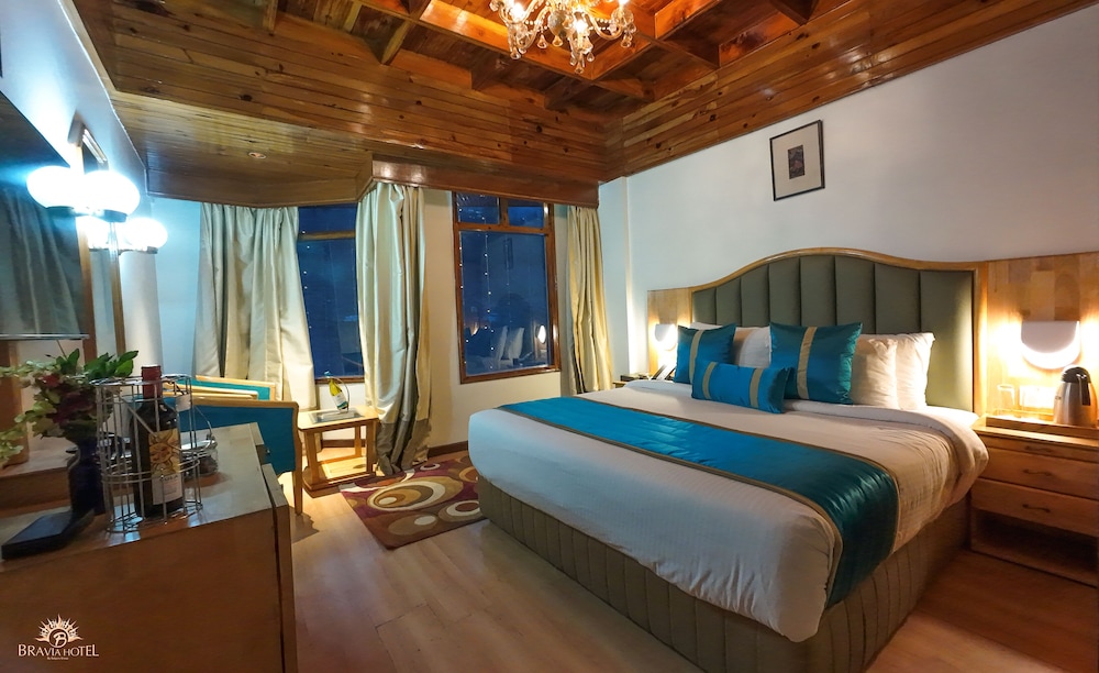 Suite, Double Bed, Sofa, The Manali Inn 4/10