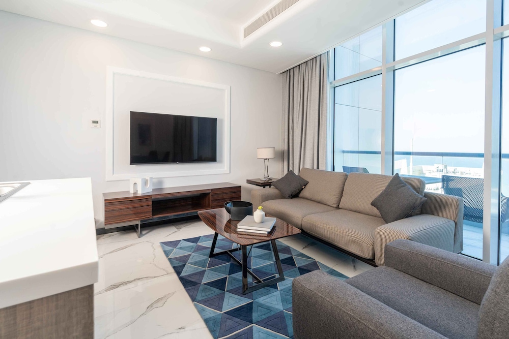 S Plaza Suites Hotel 40/70