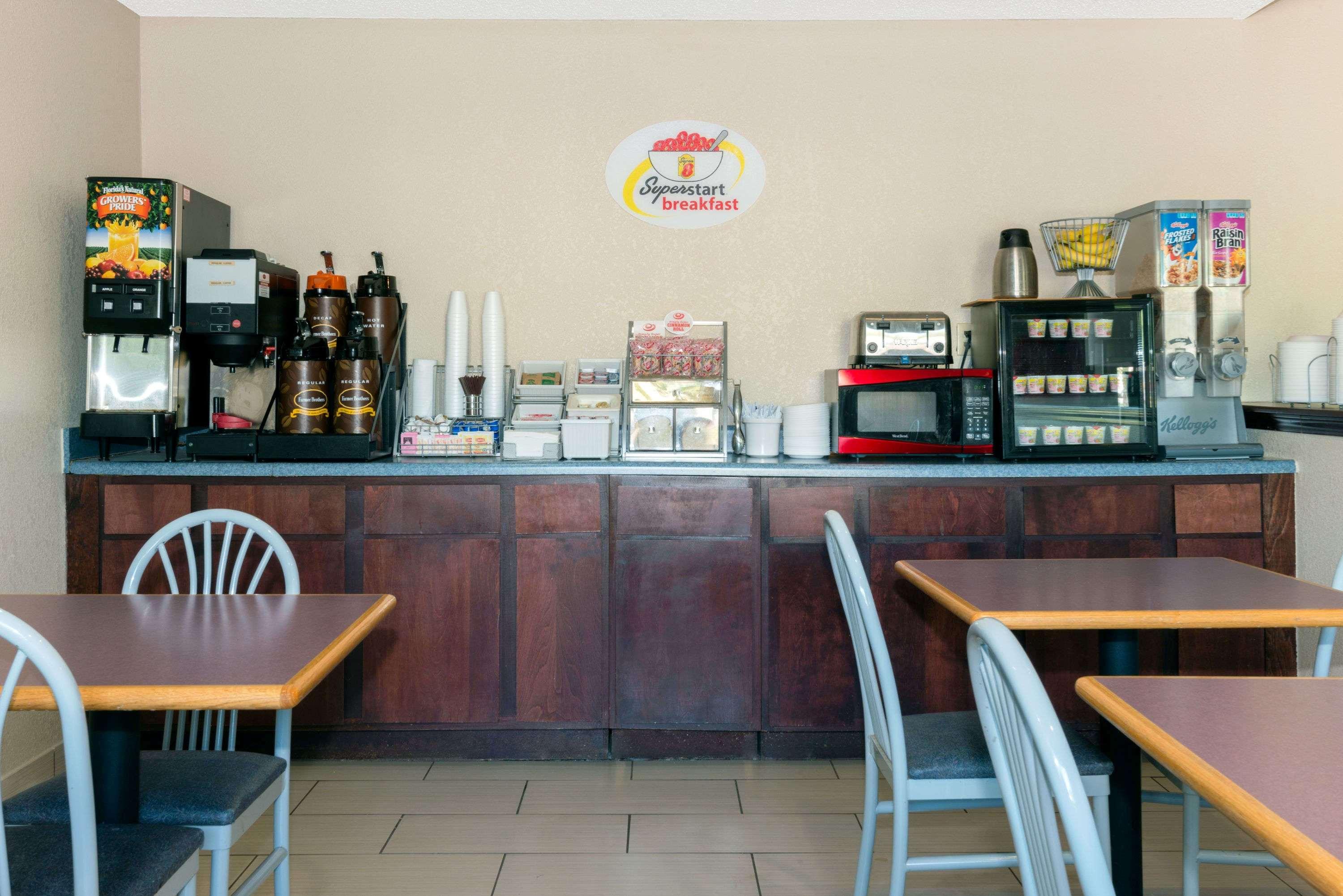 Super 8 by Wyndham Perry 18/20