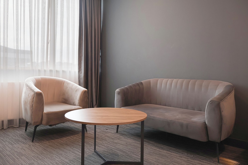 HOME PLUS Hotel & SEYHLI 23/42