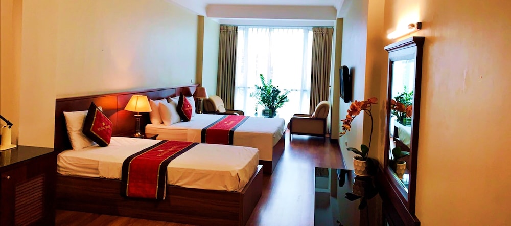 Regal Hotel 13/34