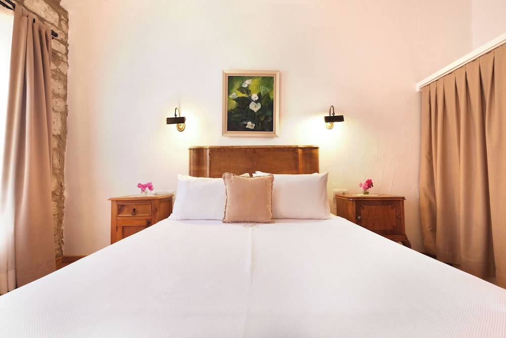 Krem Hotel 8/50