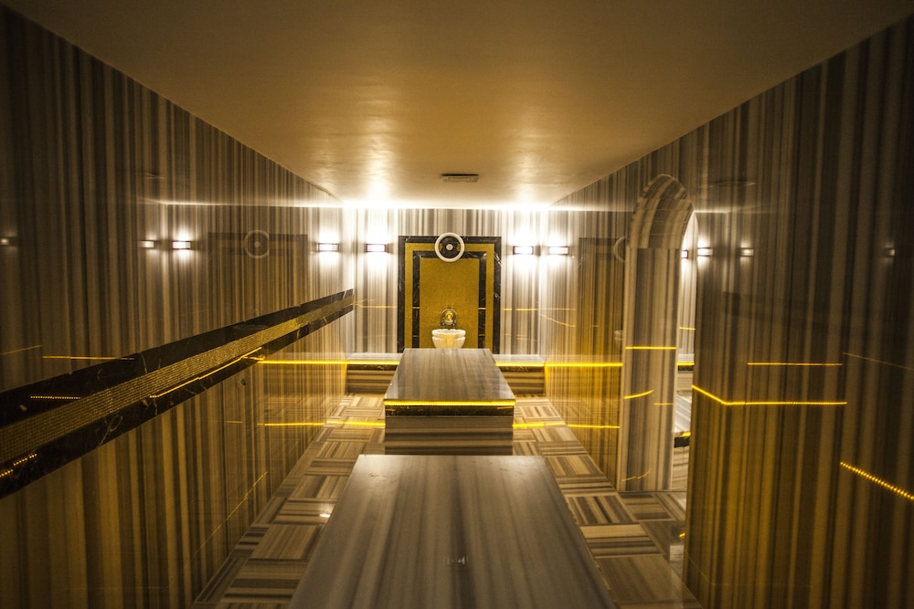 LIV SUIT HOTEL 22/58