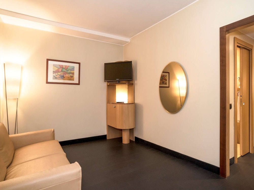 Mercure Roma West 49/73