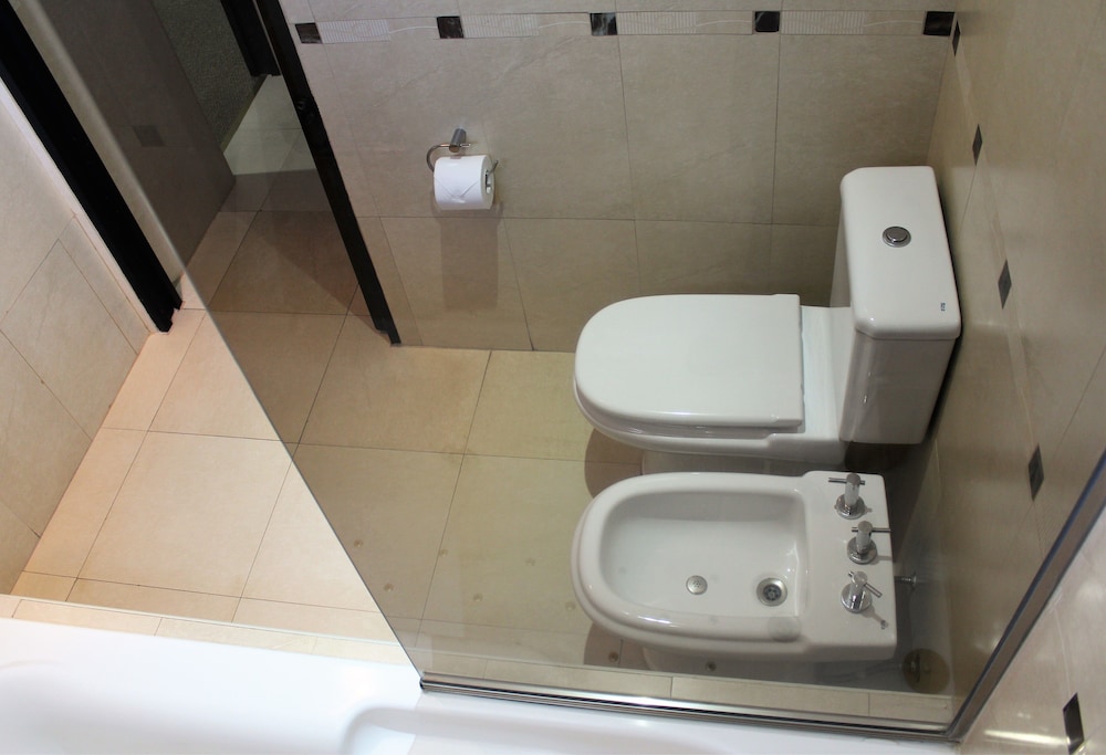 Hotel 8 de Octubre 33/48