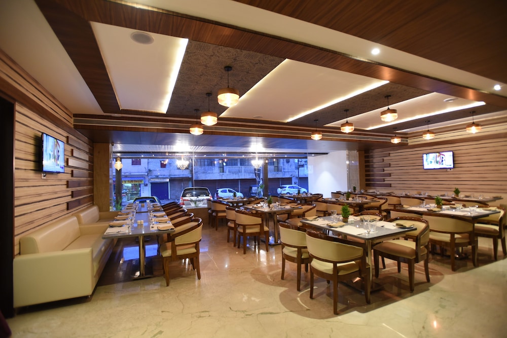 Hotel Grand Rajputana 13/17