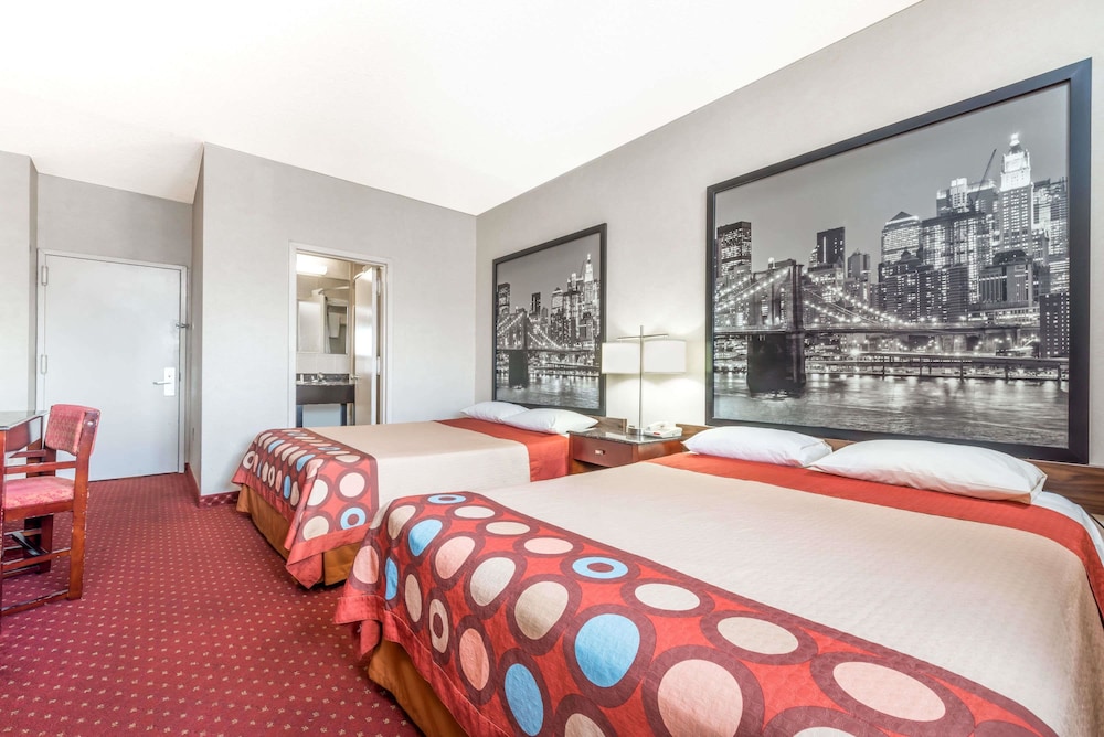 Super 8 by Wyndham North Bergen NJ/NYC Area 13/20