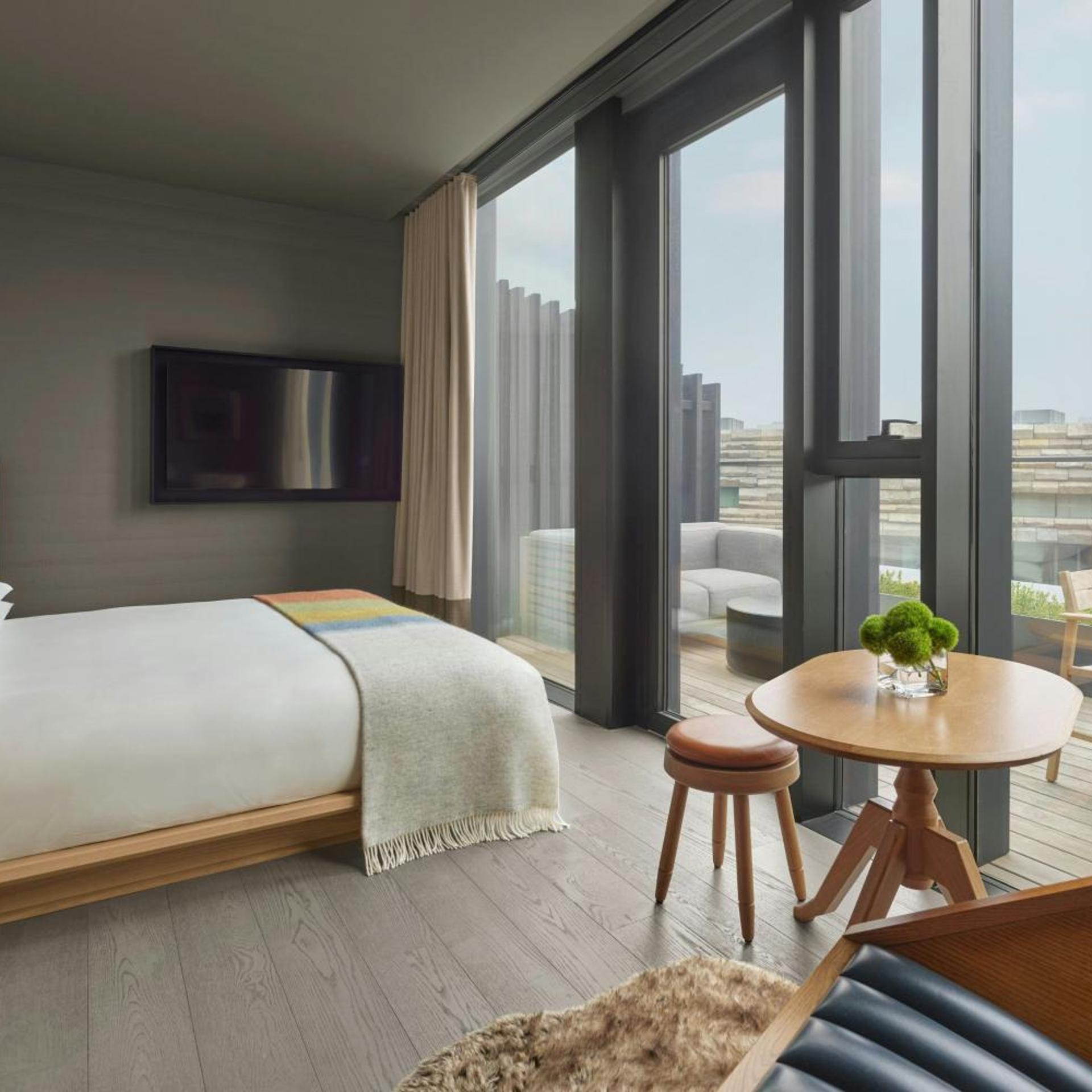 Room, King Bed, City View, Terrace, High Floor