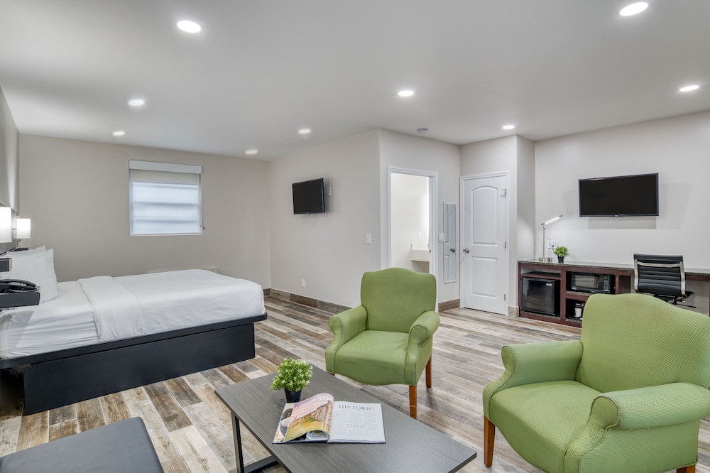 Villa 1565 (ex Howard Johnson Express Inn) 8/39