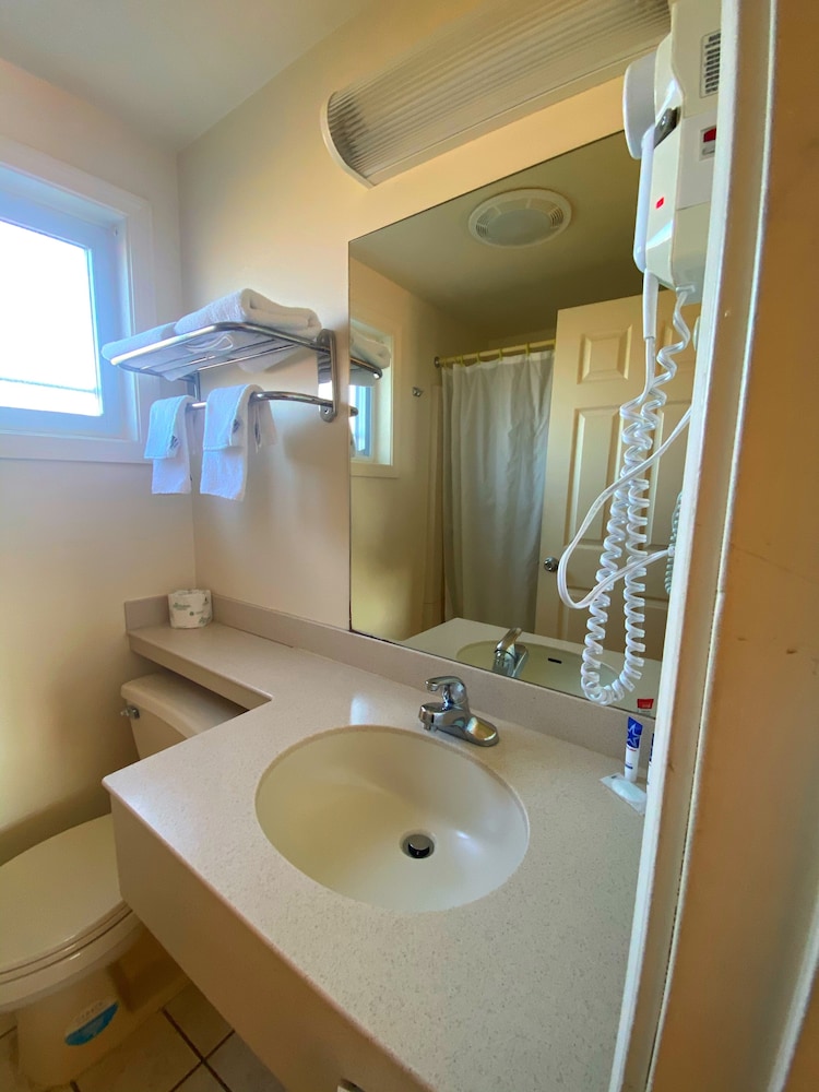 Americas Best Value Inn Manchester Ct 19/24