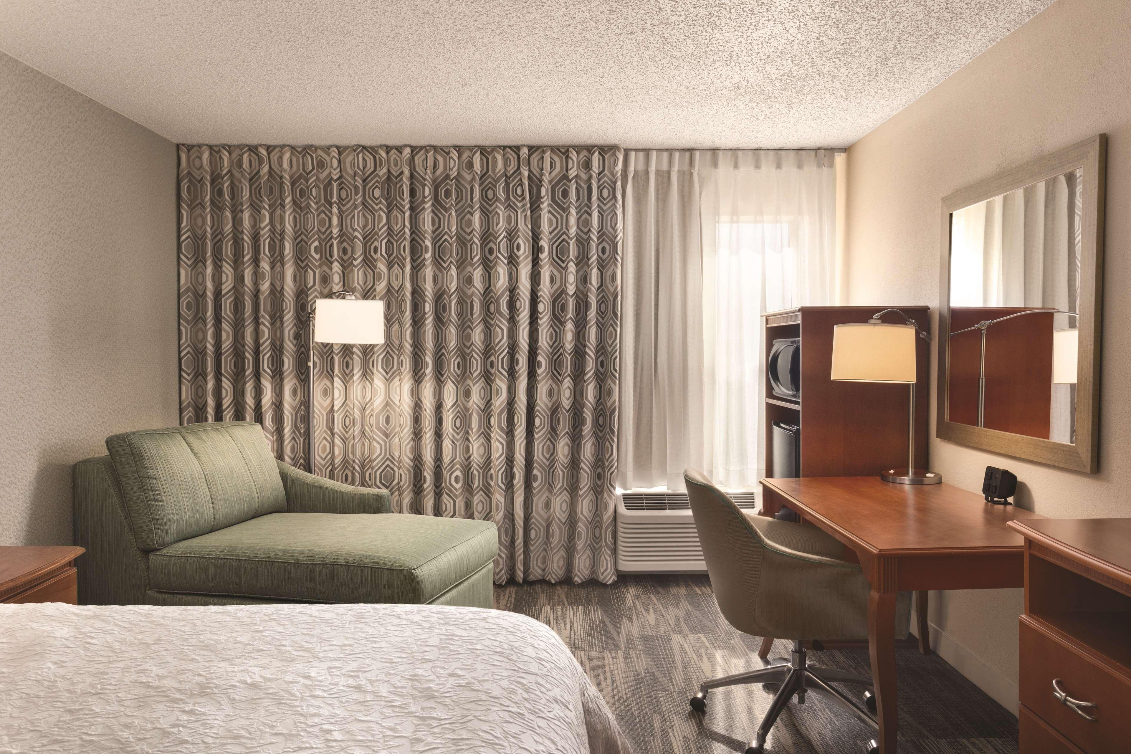 Room, King Bed, Chaise Lounge, Accessible