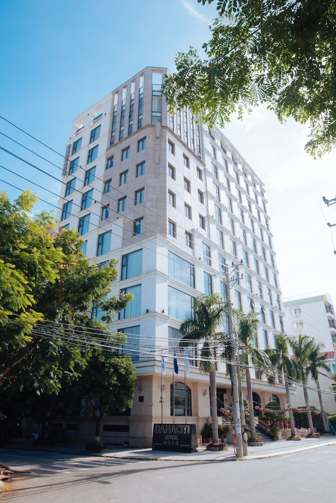 Danaciti Hotel 61/68