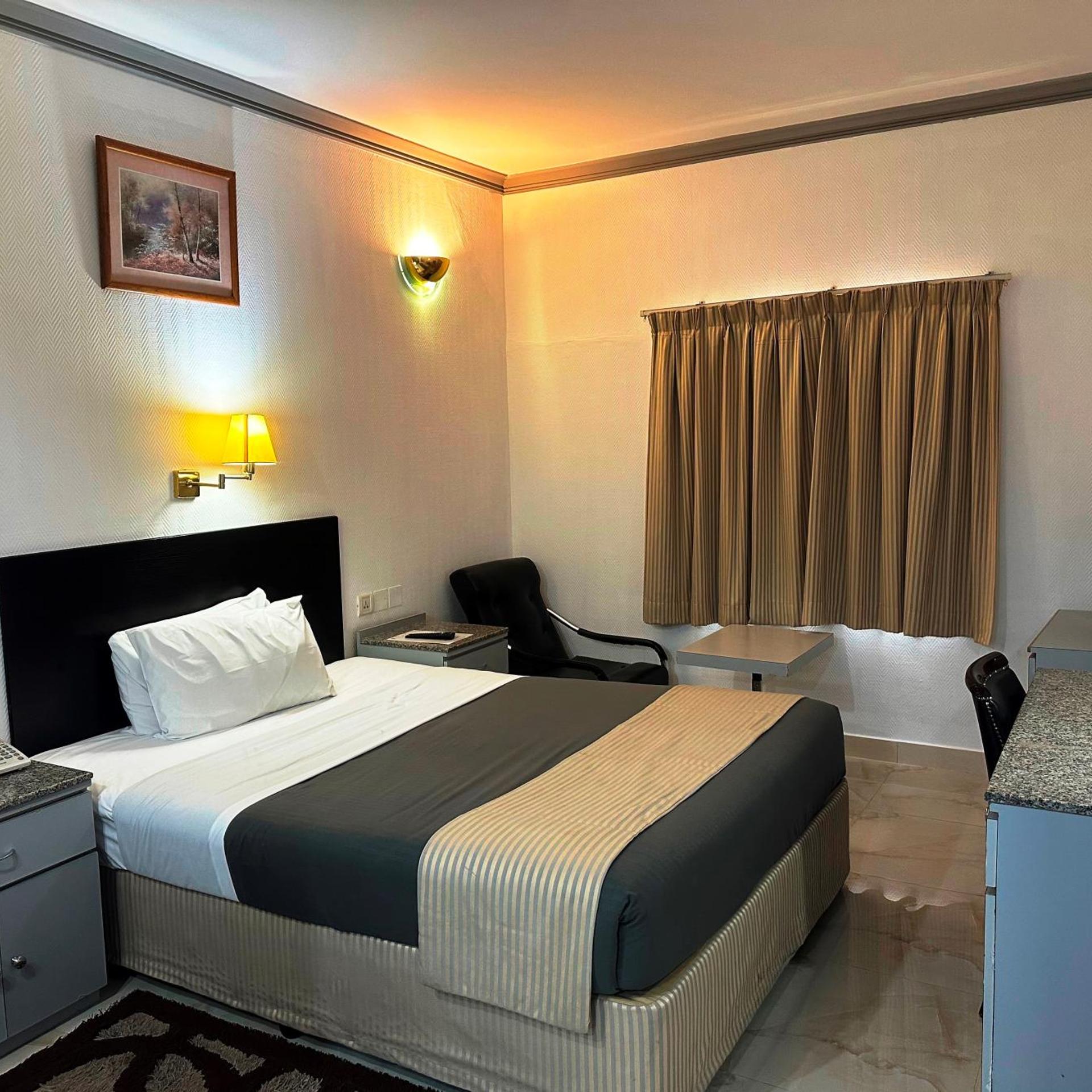 غرفة قياسية بسرير مزدوج أو سريرين منفصلين، Grand Astoria Hotel 8/10