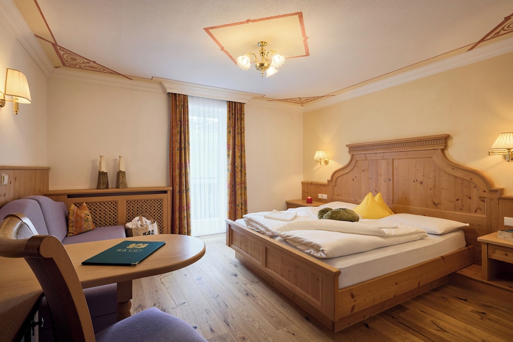 ROOM, TRIPLE