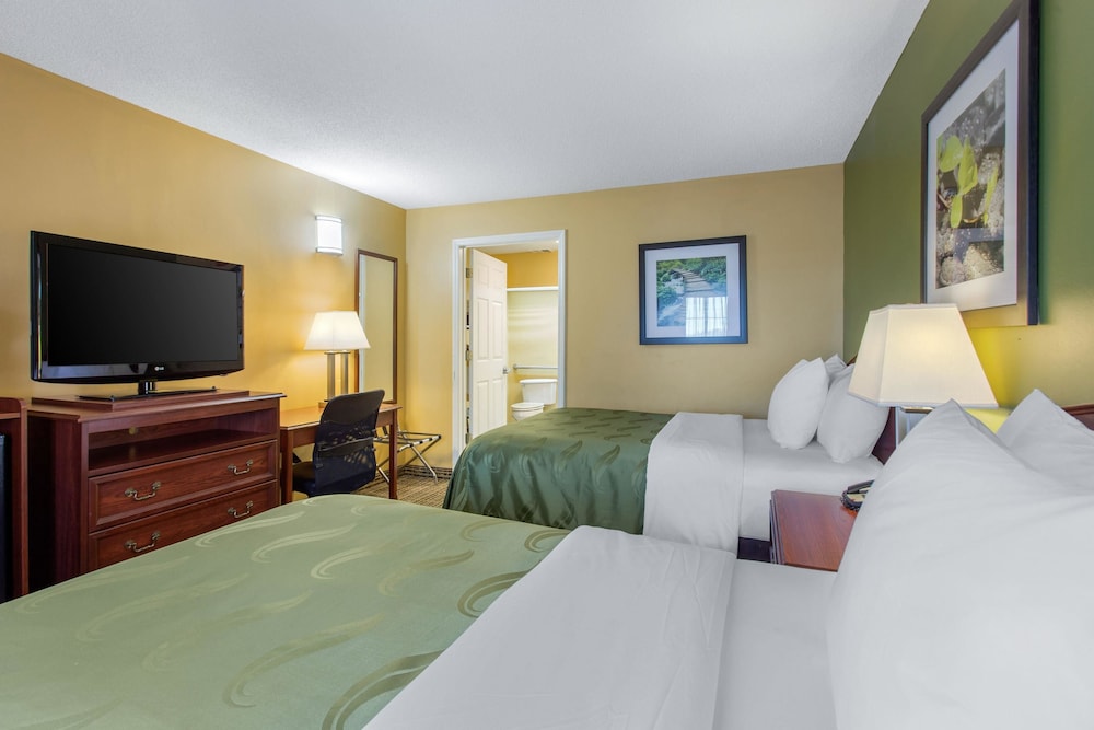 Quality Inn Laurinburg, NC 12/44