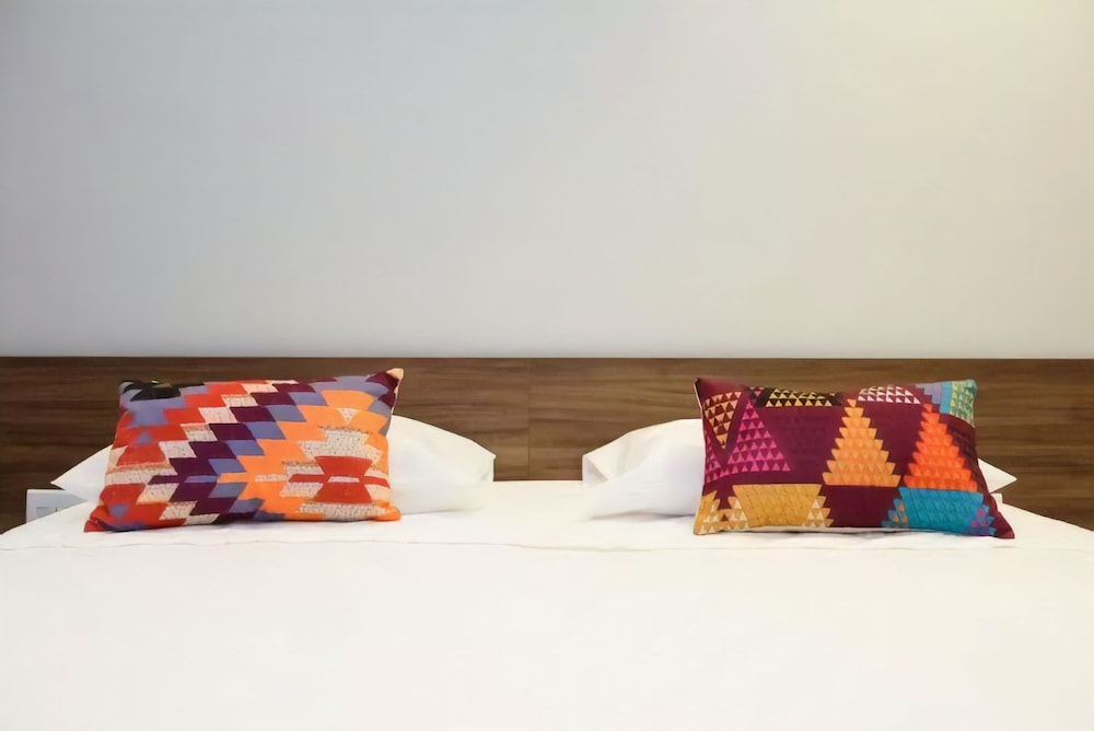 ICARAI SUITES 26/63