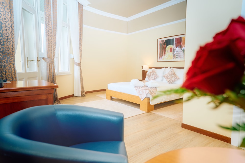 جناح جونيور بسريرين منفصلين بإطلالة على البحر بشرفة، Bristol Hotel Opatija by Luminor Hotel Collection 4/8