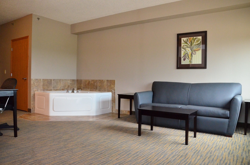 Qube Hotel Polk City 4/39