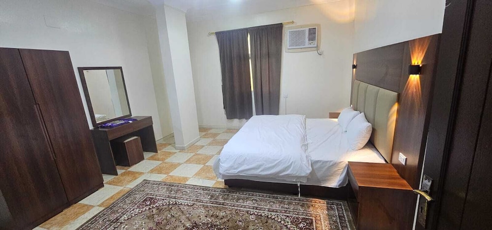 شقة بسرير مزدوج وسريرين منفصلين بغرفتي نوم، العييري للوحدات السكنية 3(Al Eairy Furnished Apartments - Al Bahah 3) 4/9