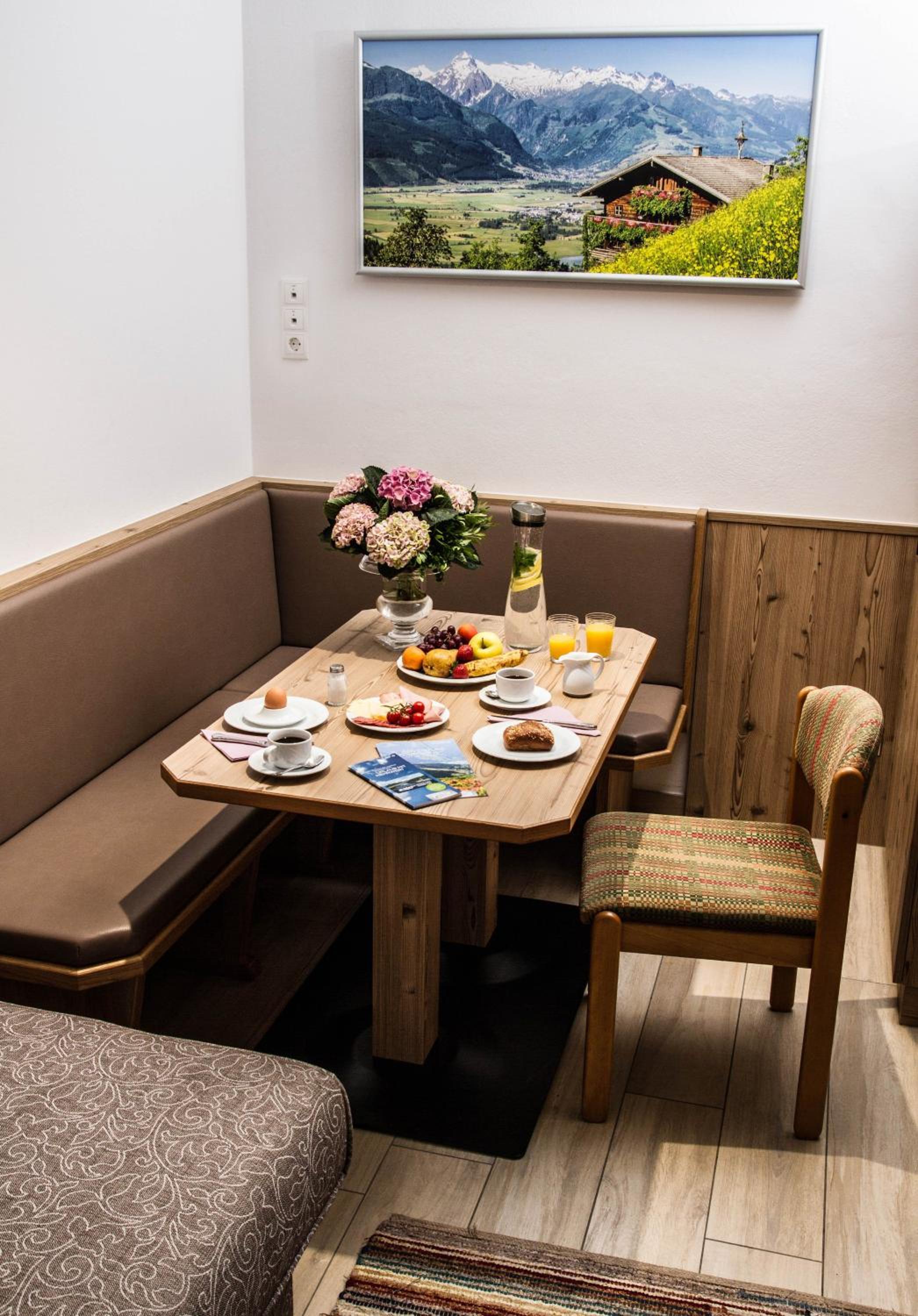 Hotel Pension Alpenrose 42/50