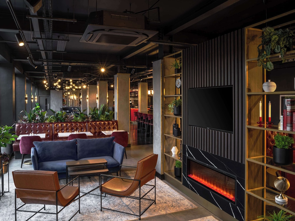 Radisson RED London Gatwick Airport 15/24