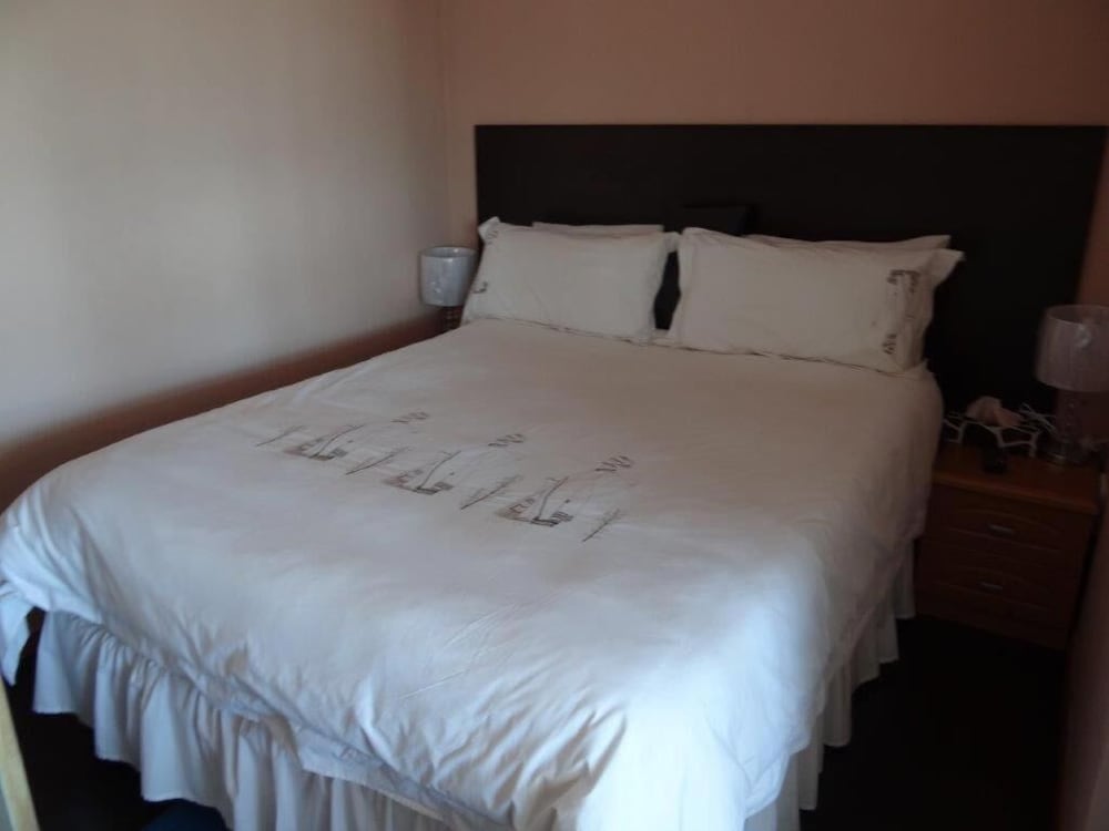 Flossie S Bed And Breakfast 11/32