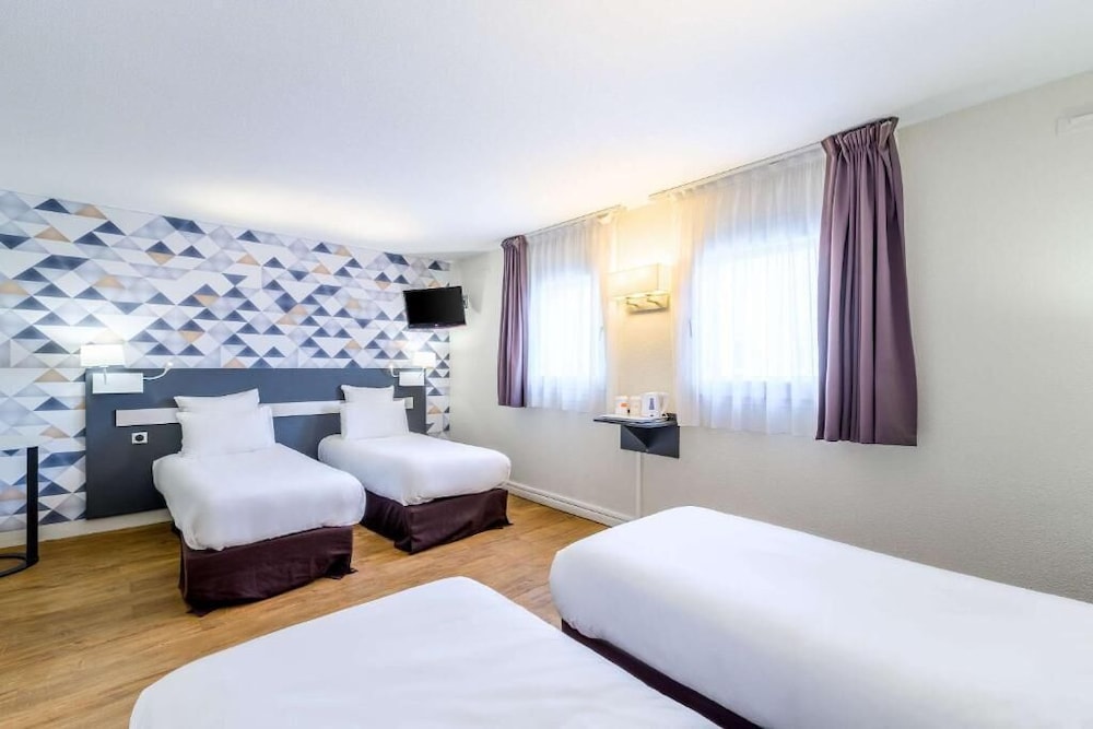 غرفة بأربعة أسرّة لذوي الإعاقة، Comfort Hotel Paris Porte d Ivry 1/2