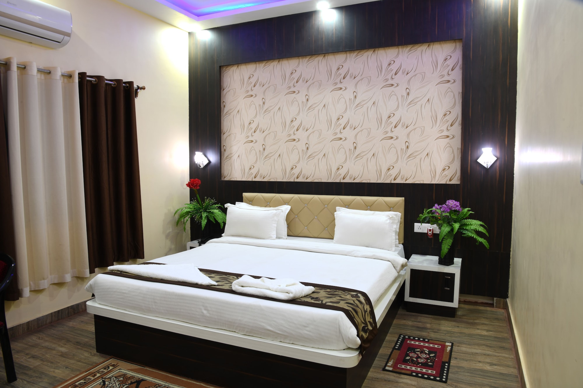 Deluxe, Twin Beds