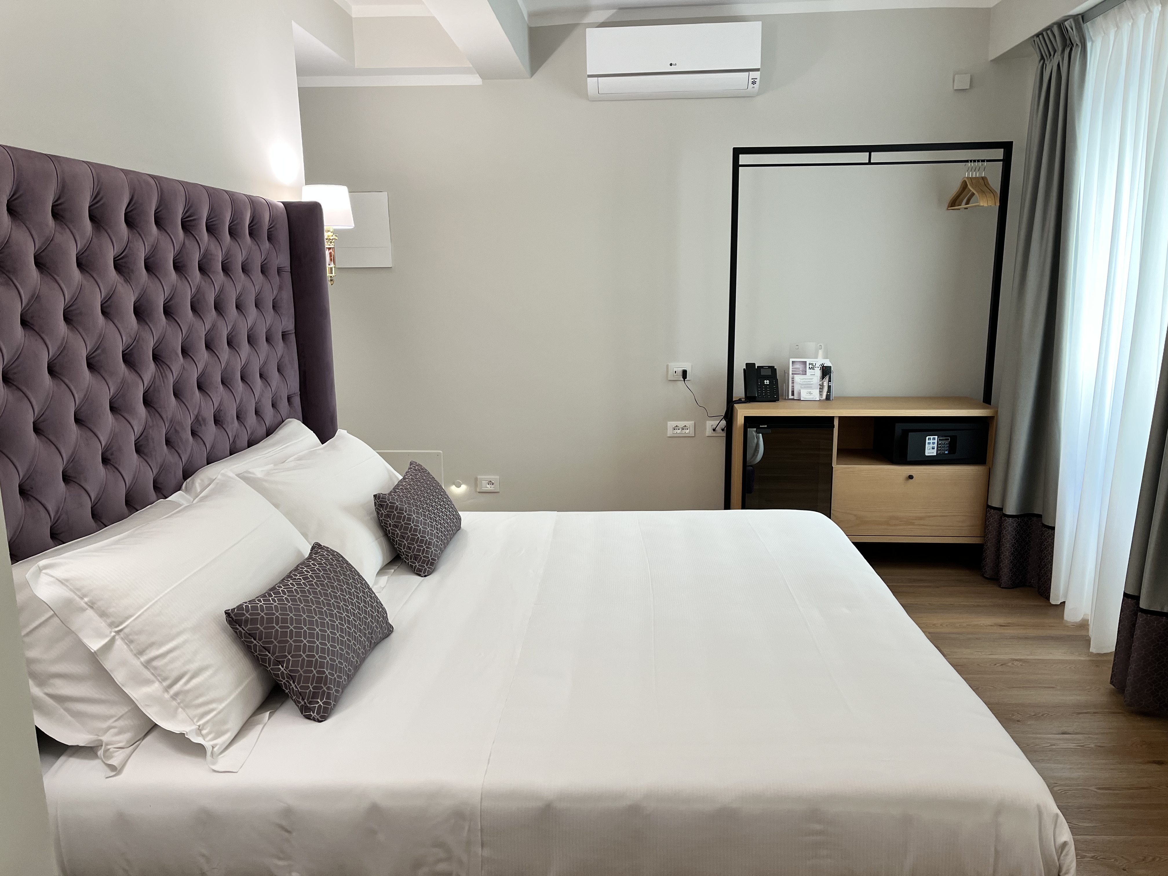 SUPERIOR, DOUBLE OR TWIN BED