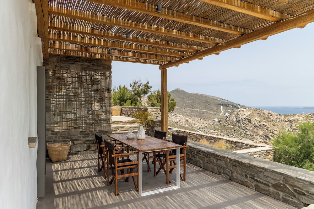 Acron Villas 4/50
