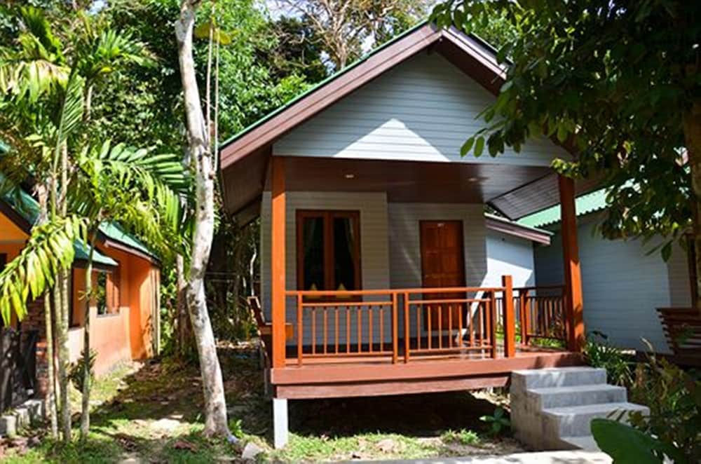 Dream Valley Resort Tonsai Beach 8/72