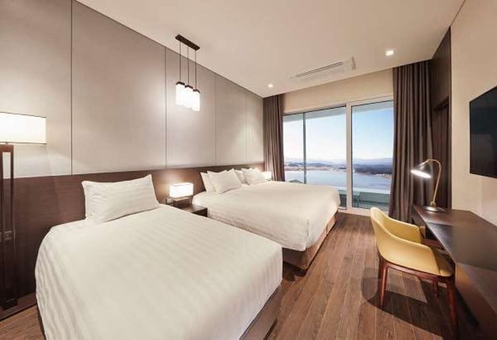 Deluxe, 1 Double and 1 Single Bed, Pool Access, Low Floor