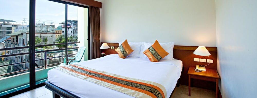 C N Hotel Patong 10/46