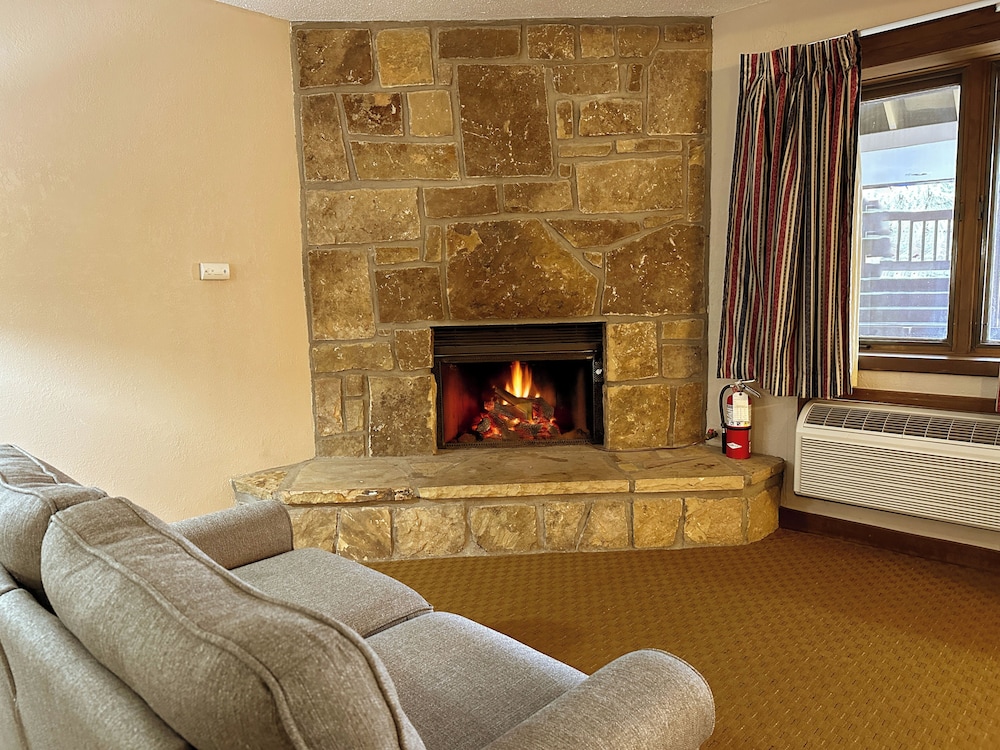 Sidney James Mountain Lodge 29/50