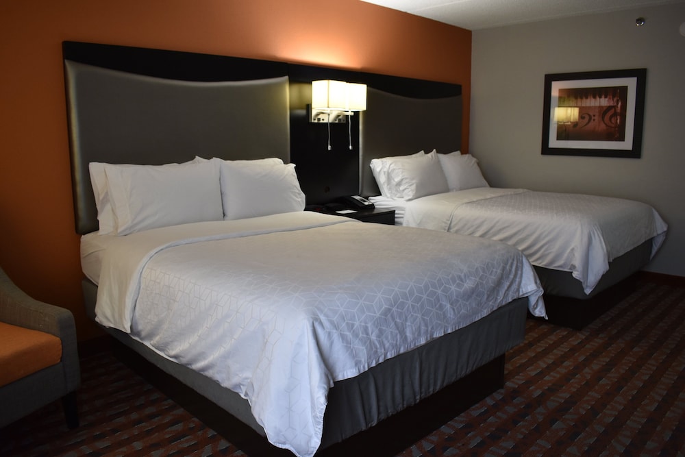 Holiday Inn Express & Suites NASHVILLE SOUTHEAST - ANTIOCH 11/70