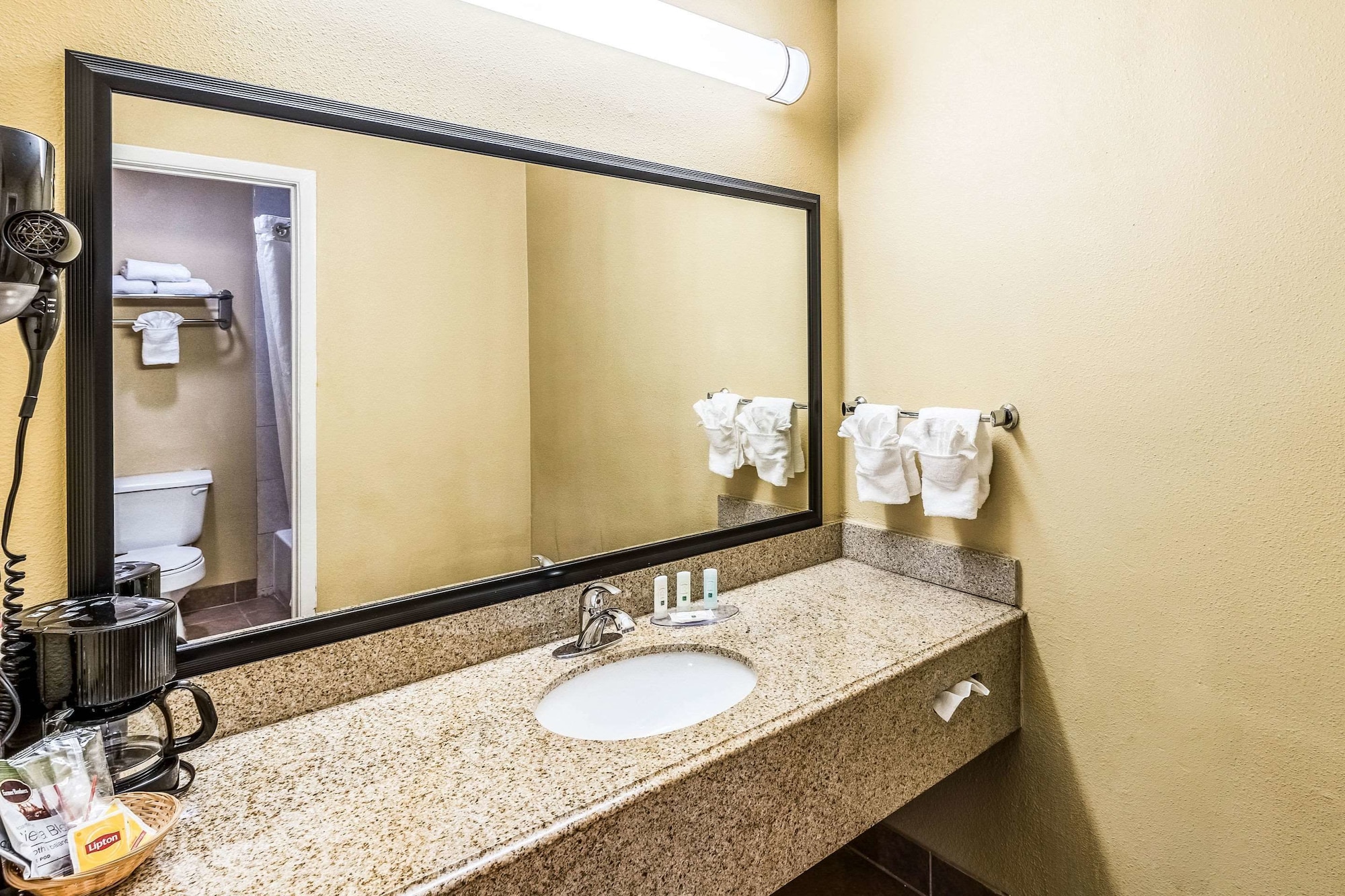 Efficiency, 2 Double Beds، Quality Inn Corsicana, TX 3/3