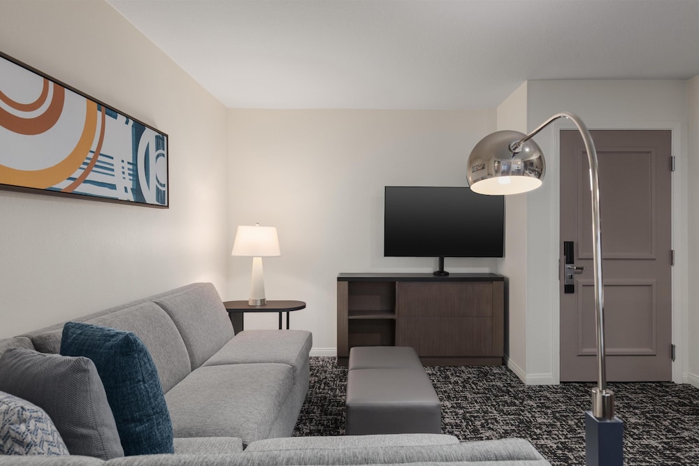 Hyatt House Cypress Anaheim 65/72