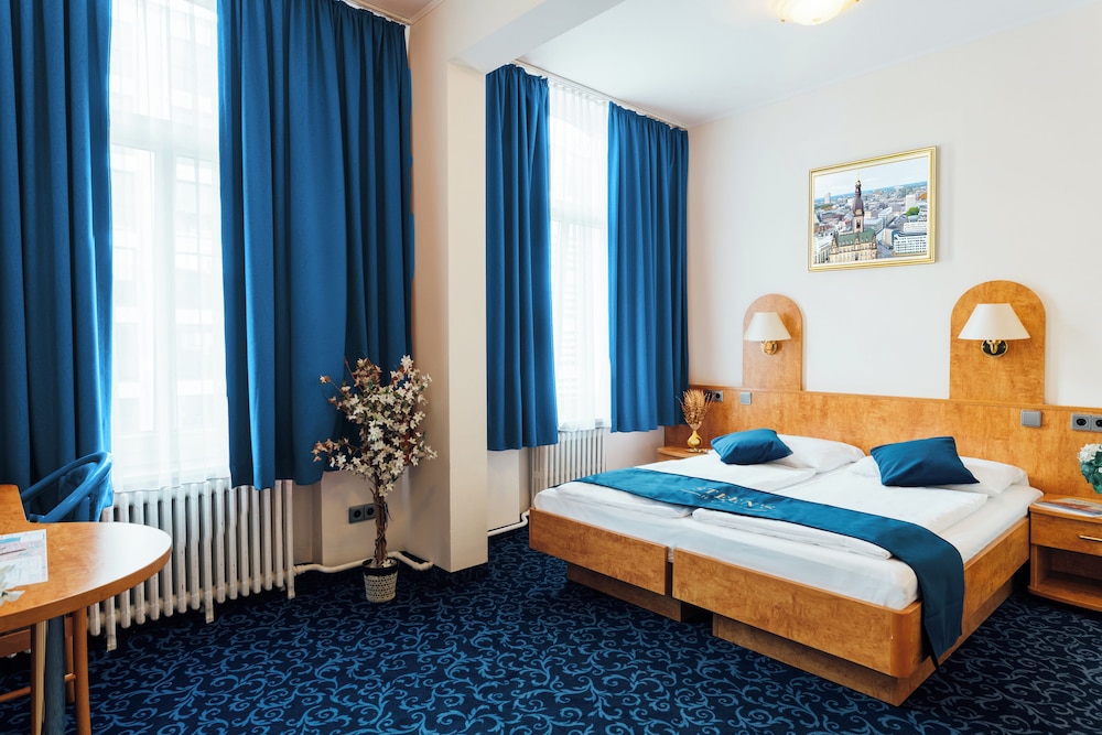 Steen S Hotel 7/36