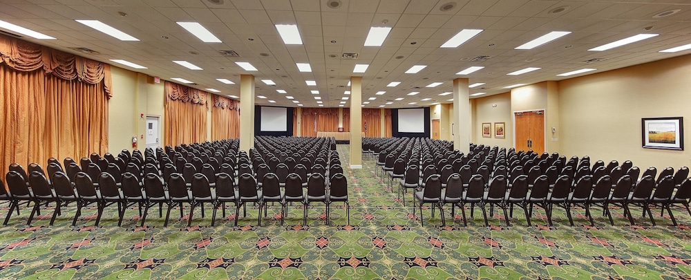 Whispering Woods Hotel & Conference Center 33/39