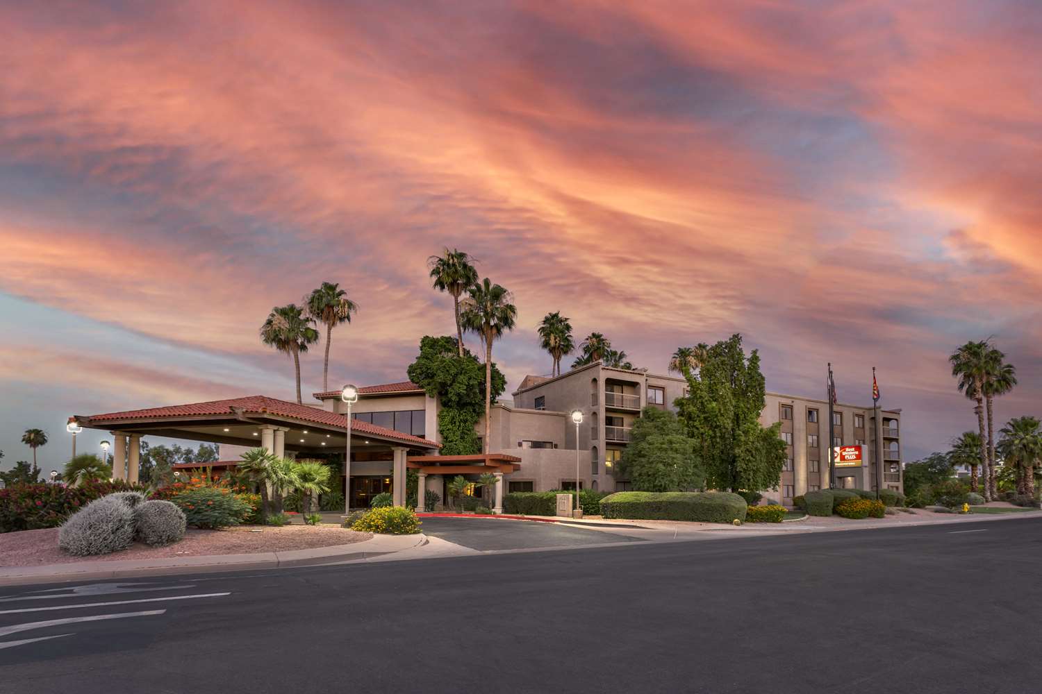 Best Western Plus Scottsdale Thunderbird Suites 2/46