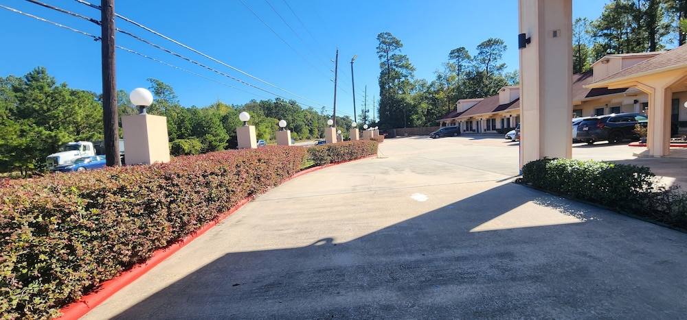 Regency Inn & Suites By Capital O Houston IAH Airport 61/66