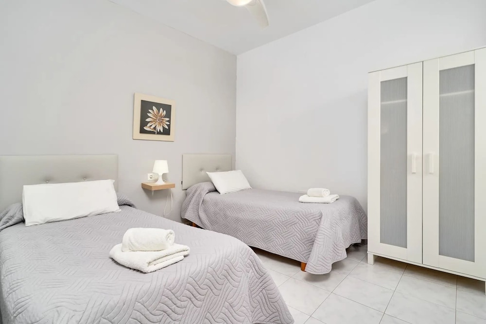2 Bedrooms, Deluxe, Apartment, 4 Beds, Pool Side, Terrace Bathtub