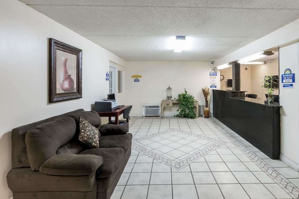 Days Inn by Wyndham Midland 18/25