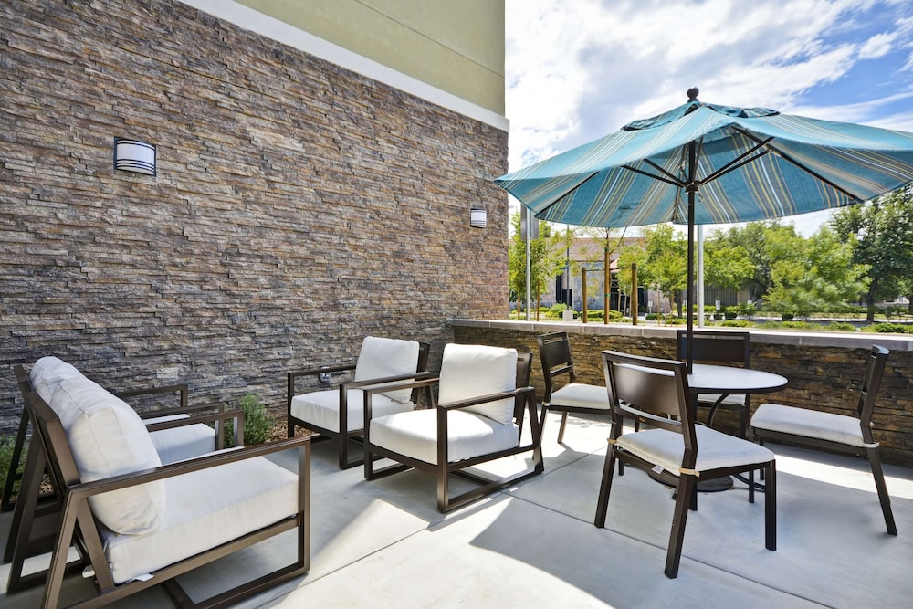 Hyatt Place Fresno 11/28
